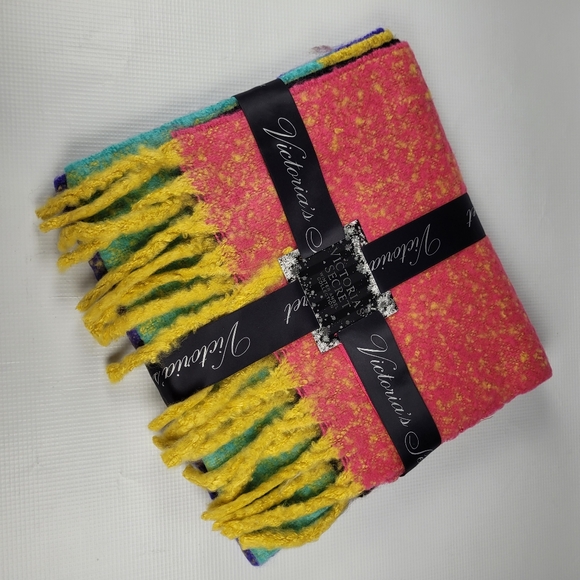 NWT Victoria's Secret Winter Angel Collection Rainbow ColorBlick Scarf Soft - Picture 3 of 8